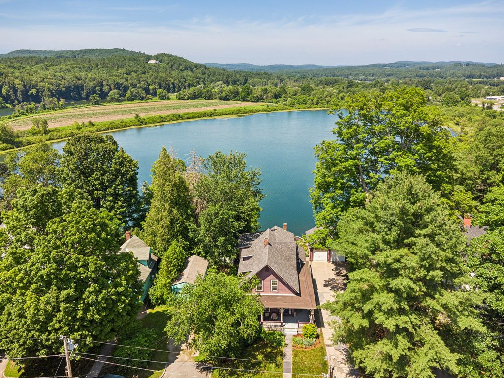 Relocating to the Upper Valley?